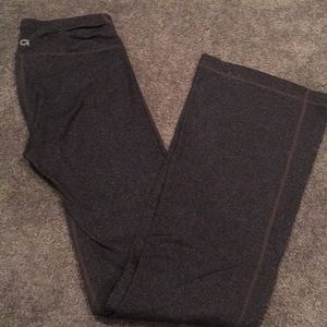 Heathered grey gap yoga pants